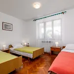 Apartman With Parking Space - 2252 Póla