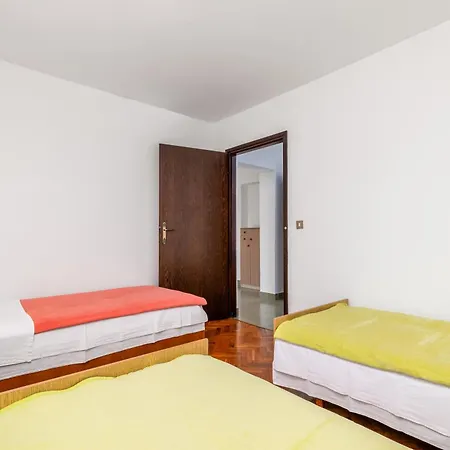 Appartement With Parking Space - 2252
