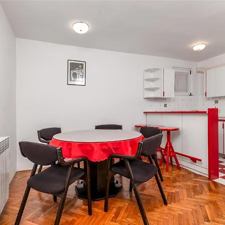 Apartments With Parking Space Pula - 2252 Pula