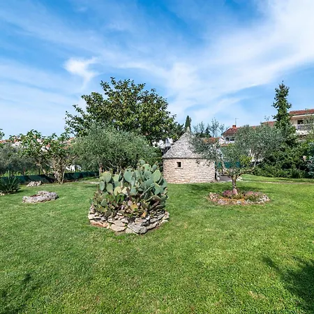 With Parking Space - 2252 Apartamento Pula