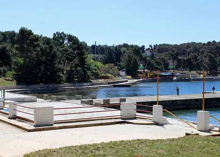 Apartments With Parking Space Pula - 2252 Pula