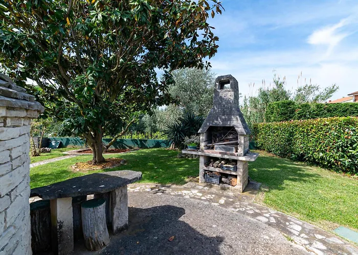 With Parking Space - 2252 Πούλα